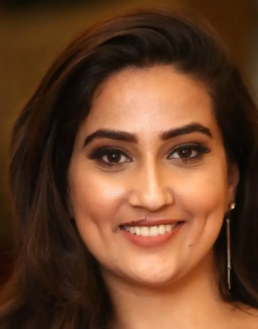 Telugu Maa TV Anchor Manjusha Oily Face Closeup